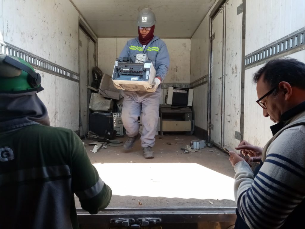Comerciantes y empresarios llevaron los Residuos de Aparatos Eléctricos y Electrónicos en el Cercado de Arequipa.
