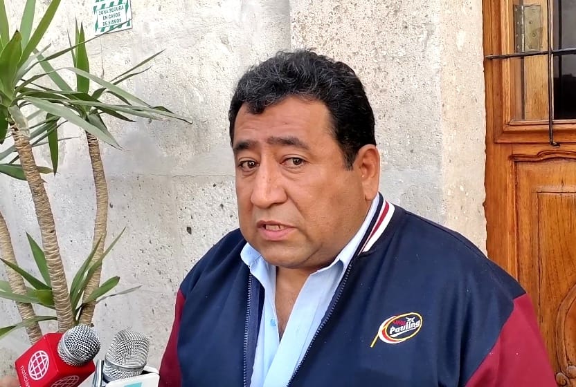 El presidente de la Asociación de Instituciones Educativas Privadas de la Región de Arequipa (ASIEPRA), Rusbel Begazo denunció el cobro de coimas al acudir al Consejo Regional.
