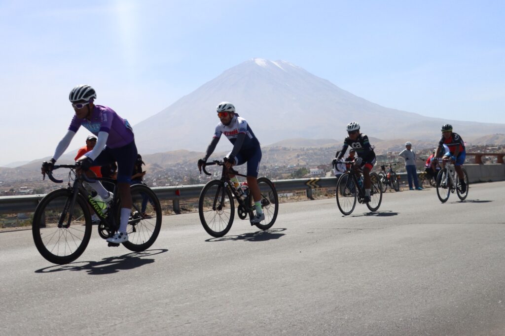 Competencia de la Primera Vuelta Ciclística Arequipa