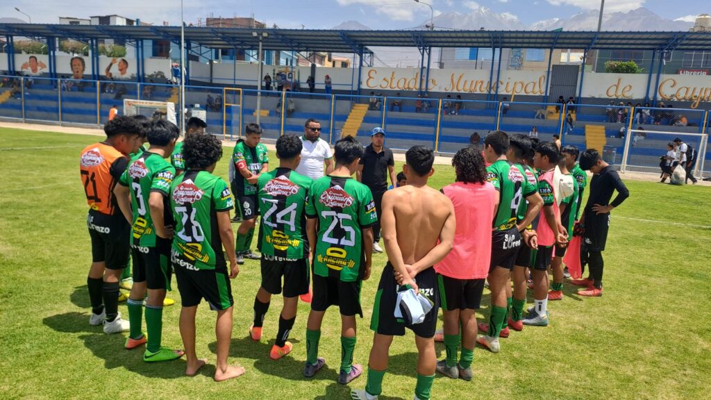 Foto: Deportivo Racing Club Arequipa Cayma - Racing Club peleará por el ascenso a la máxima división del fútbol caymeño. 