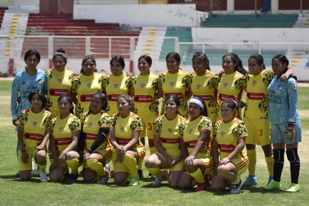 Equipo de Sporting Medina, líder del Grupo B del Torneo Macroregional de Fútbol Femenino.