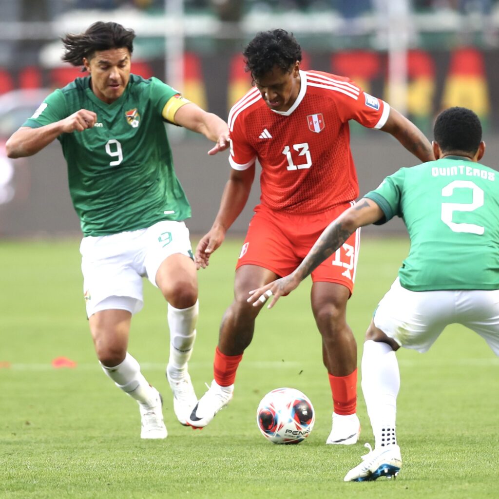 Marcelo Martins disputó ante Perú su último partido de Eliminatorias con camiseta de Bolivia. 