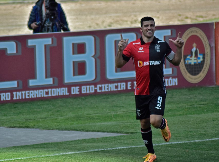 Bernardo Cuesta fue el máximo goleador de FBC Melgar en el año. 