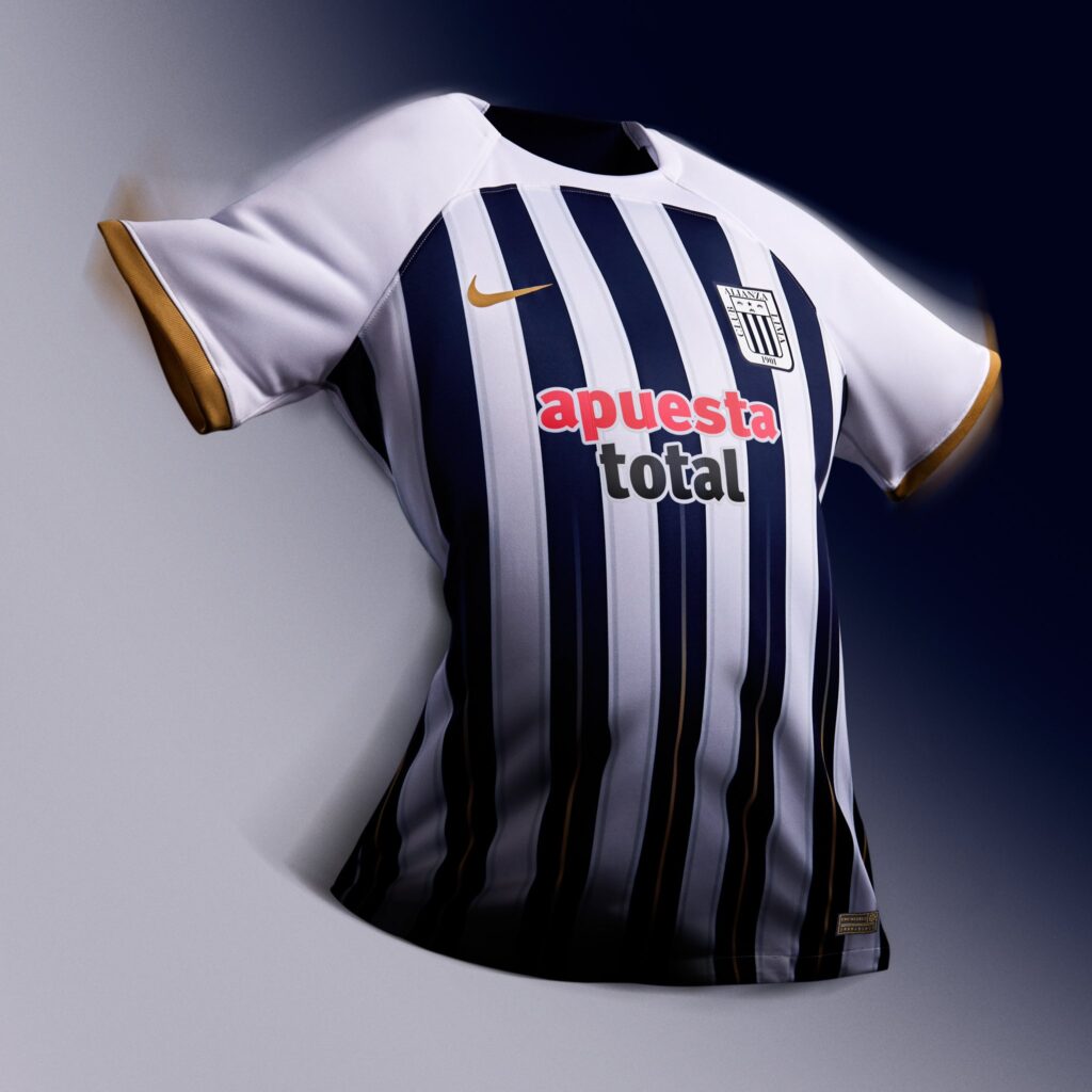 Nueva camiseta de Alianza Lima para la temporada 2024.