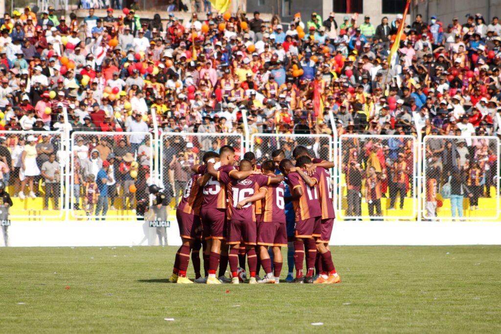 Equipo de Andahuaylas en la final del ascenso ante Alianza Universidad.