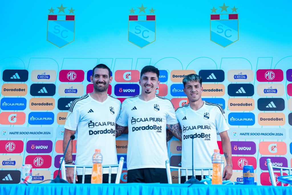 Sporting Cristal presentó a Martín Cauteruccio como nuevo refuerzo junto al Santiago González y Cazonatti. 