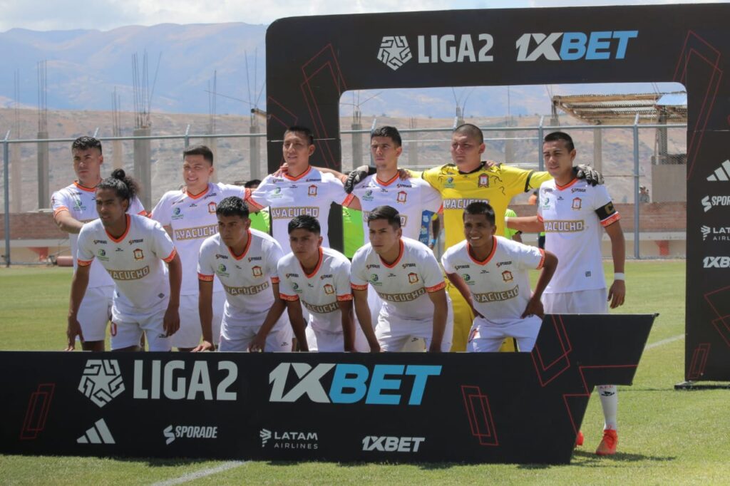 Equipo titular de Ayacucho FC en la Liga 2.
