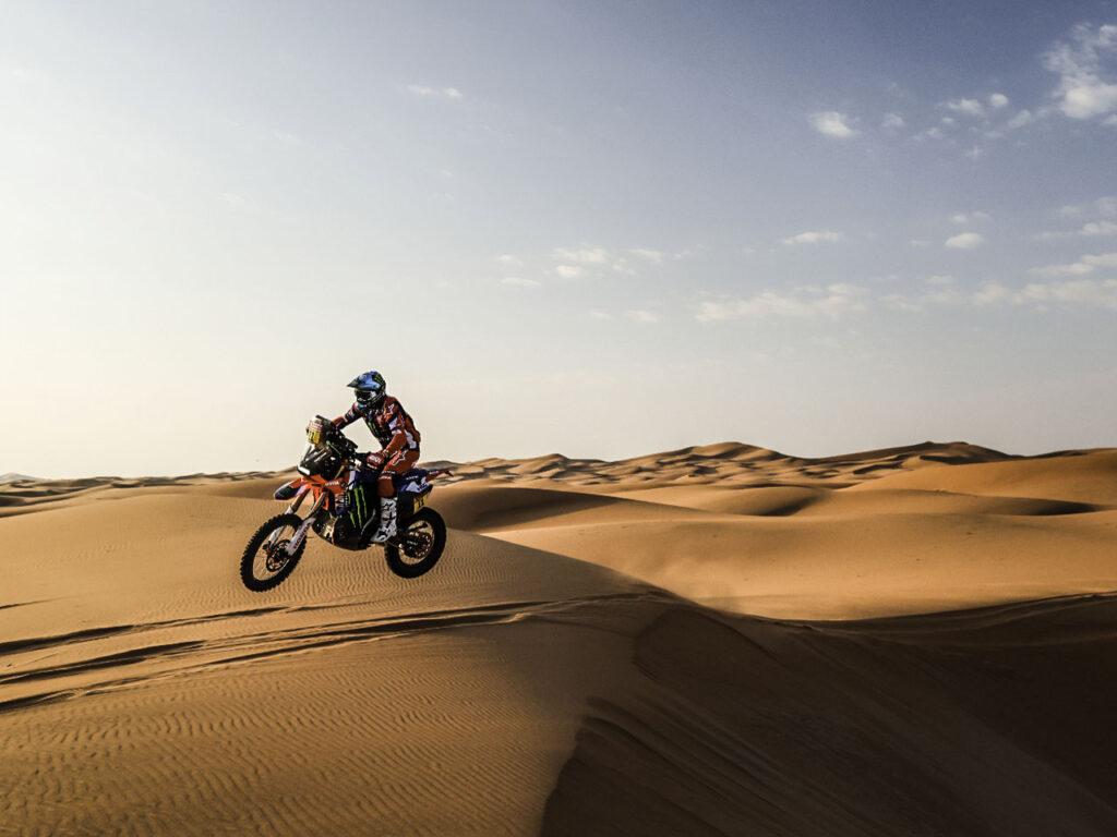 Competencia de motos en la Etapa 2 del Dakar tuvo gran presencia Sudamericana. 
